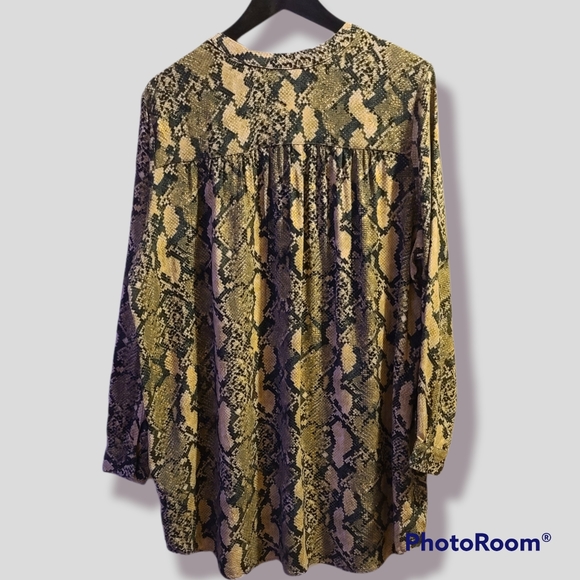 🍒2/$30- Snake Print Tunic - Picture 4 of 14